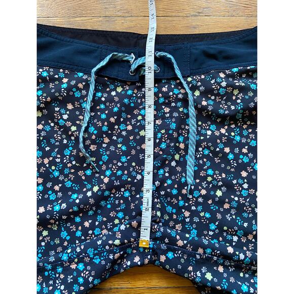 QUIKSILVER Black w/Multicolor Floral Boardshorts sz 32 - Picture 9 of 12